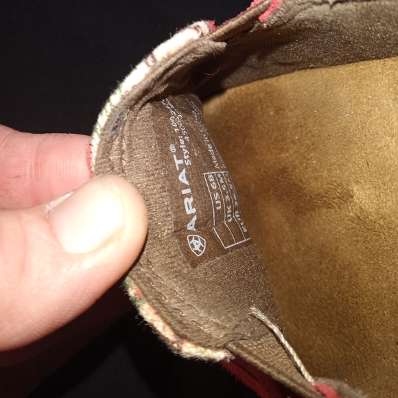 Ariat - Picture 2 of 3